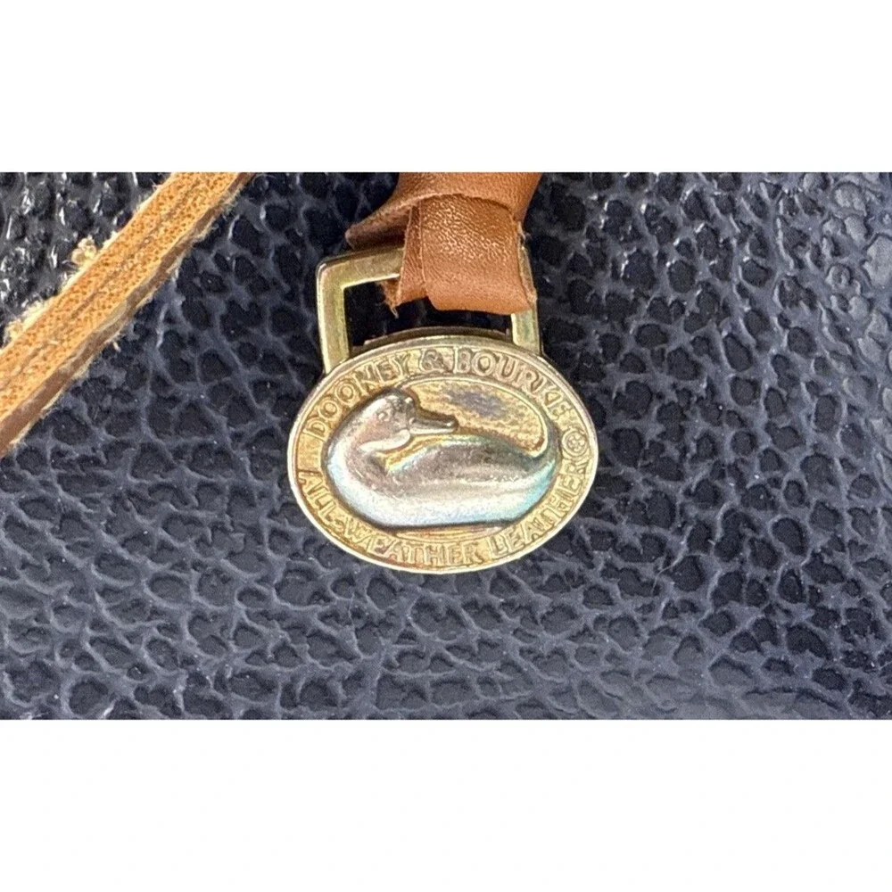Vtg  Dooney & Bourke Satchel Bag Womens Navy Tan Leather All Weather Read Read